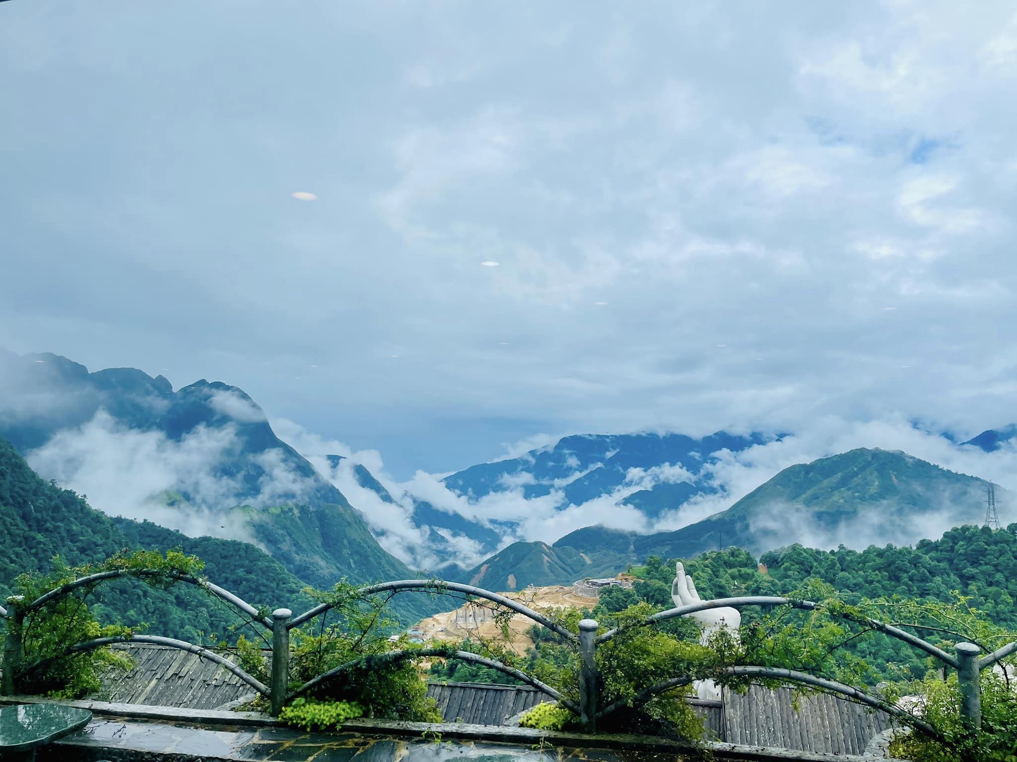 Săn mây trên đỉnh Cổng Trời Sapa – Trải nghiệm "chạm tay vào mây"