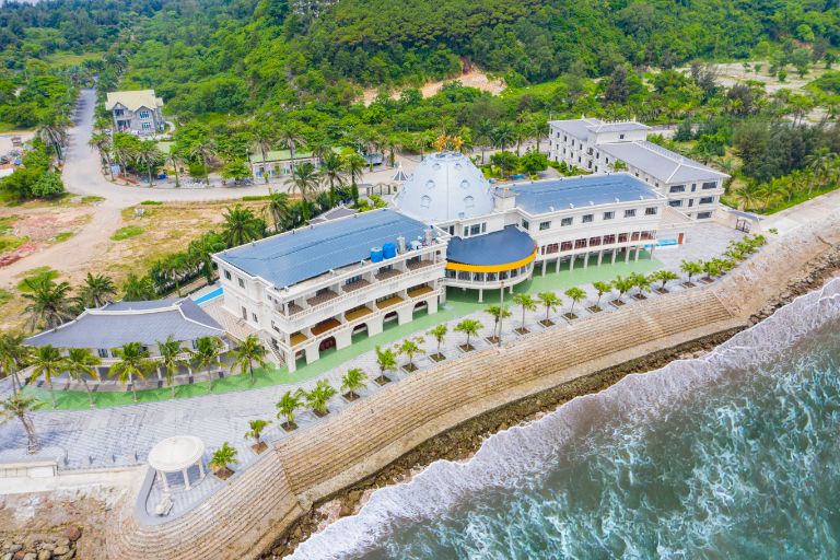 Holiday Hòn Dấu Resort