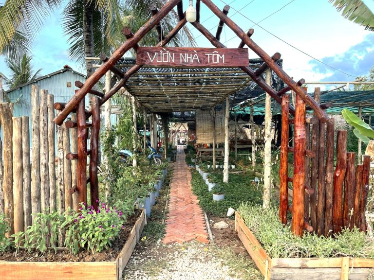 Vườn Nhà Tôm Homestay & Coffee