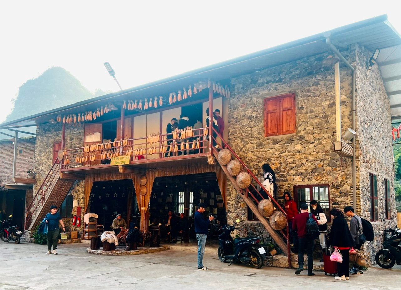 Yến Nhi Homestay – Kiến Trúc Độc Đáo Người Tày
