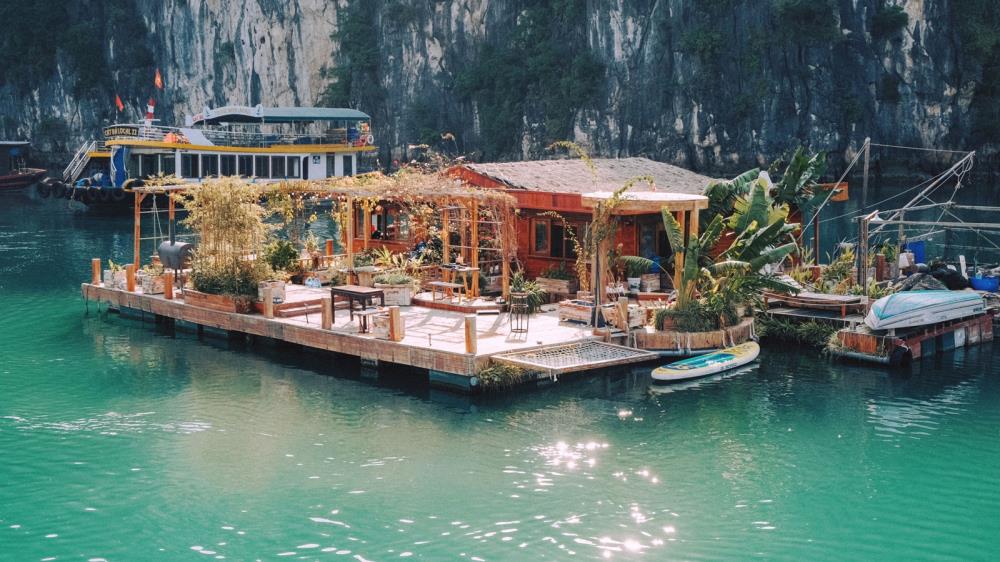 Lan Hạ Floating Homestay
