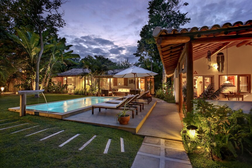 Amora House