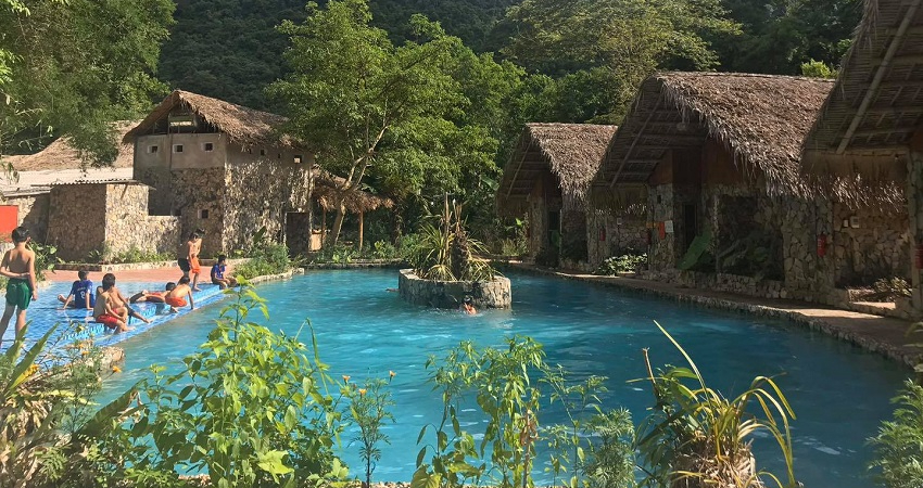 LePont Mu Waterfall Bungalow